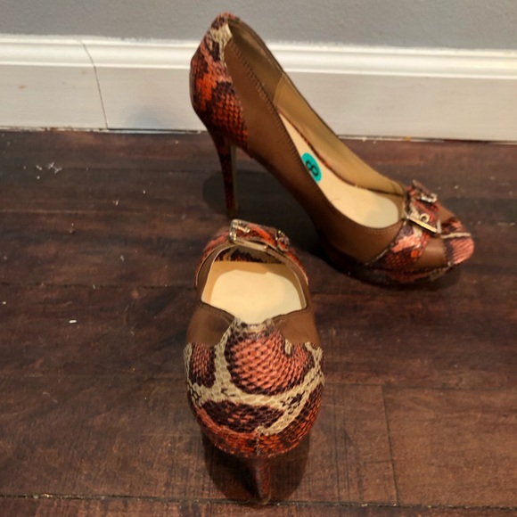 Snake Pattern Shoes - Picture 3 of 7